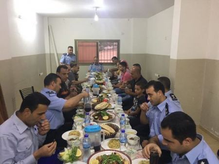 الشرطة تنظم مأدبة افطار لذوي الشهداء من مرتبات الشرطة بطوباس
